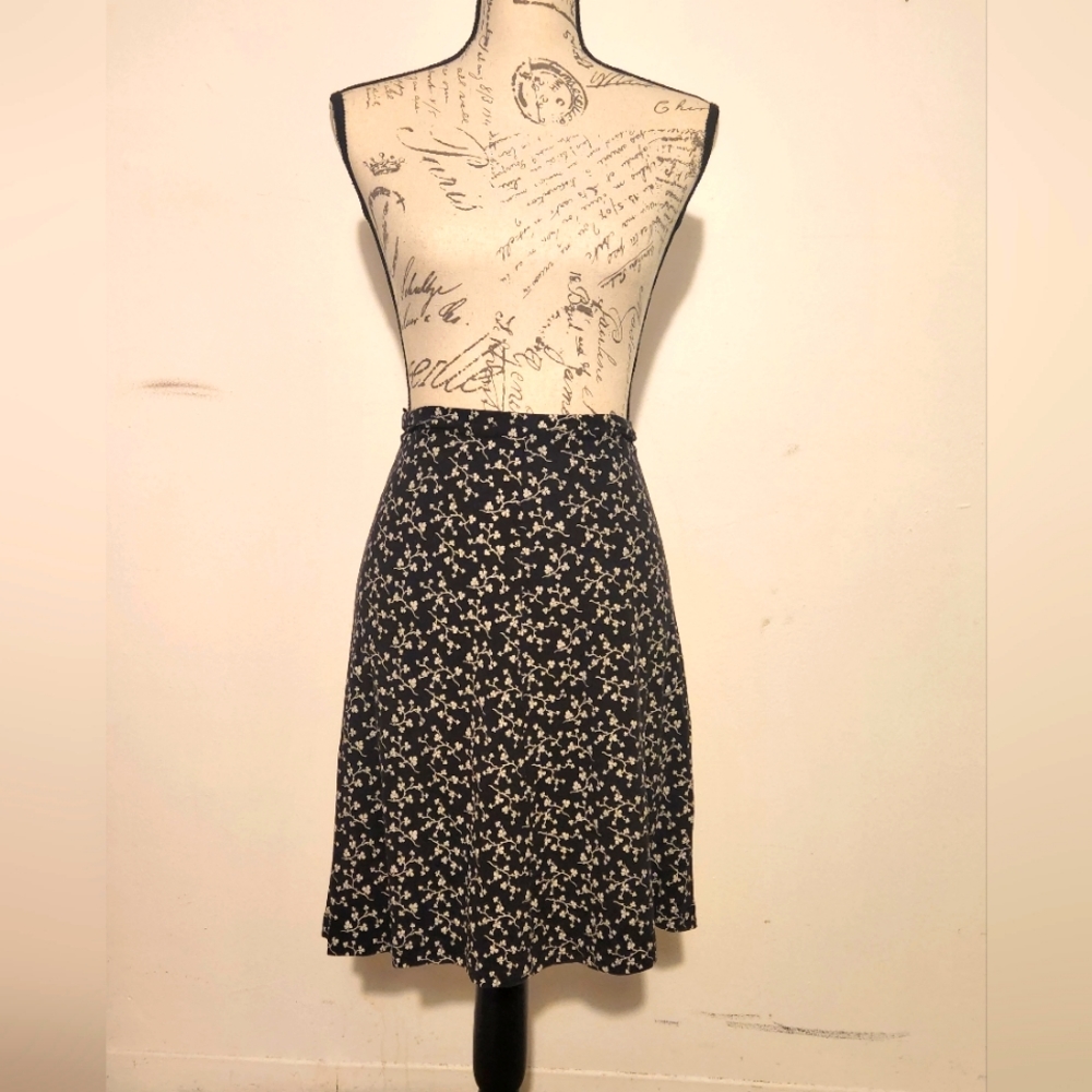Espirit de Corp White Floral on Black Skirt